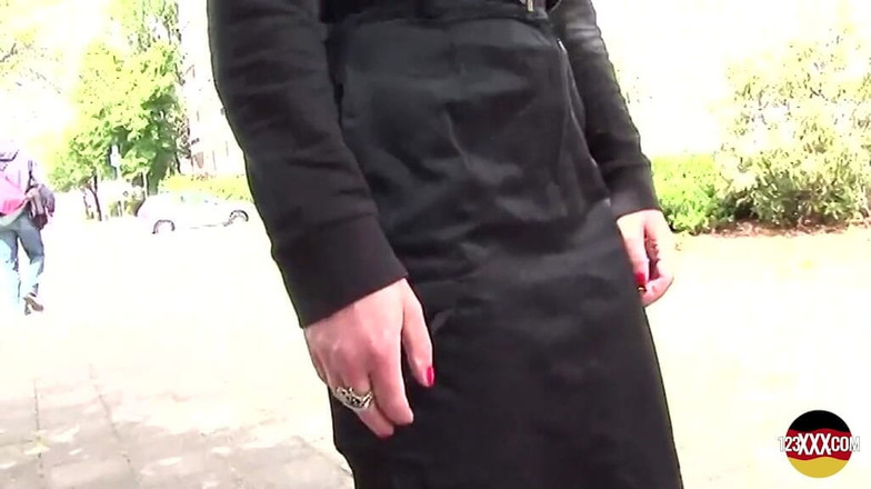 123XXX - 100% Amateurs: Ella tiene la garganta más profunda del mundo