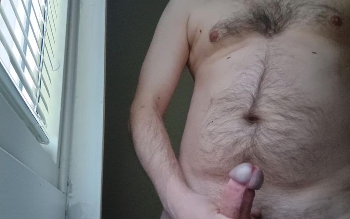 Ed Eden: Masturbation à la fenêtre