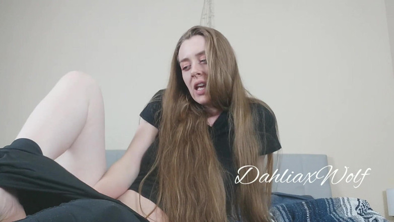 Dahlia Wolf: Bröstvårtklämmor undergiven slampa orgasmer hårt