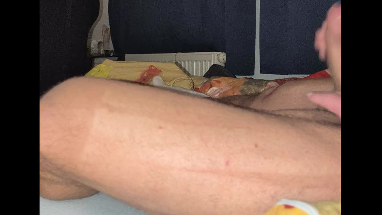 Alex Butt: Alex s’amuse au lit