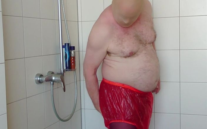 Carmen_Nylonjunge: 샤워 중 팬티 스타킹과 요실금 바지