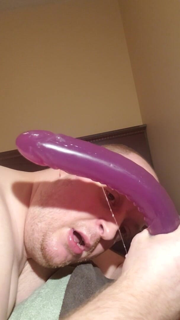 Charlieboy69: Глибокий заглот відтраханий ділдо