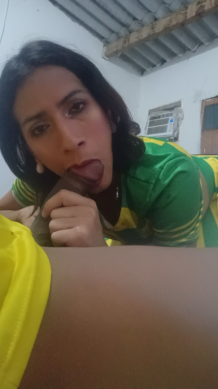 Femboy from Colombia: Ця транс-дівчина повернулася, щоб віддати все на повну