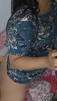 Alle waren aus dem haus und ich ging in das Zimmer meiner stiefschwester und ich überraschte ihre Aufnahme, sie mochte es und wir endeten mit fu