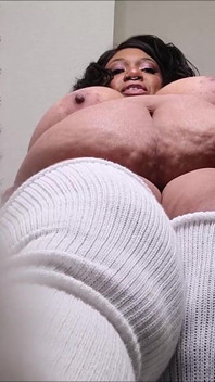 Giantess Fucks a Bus