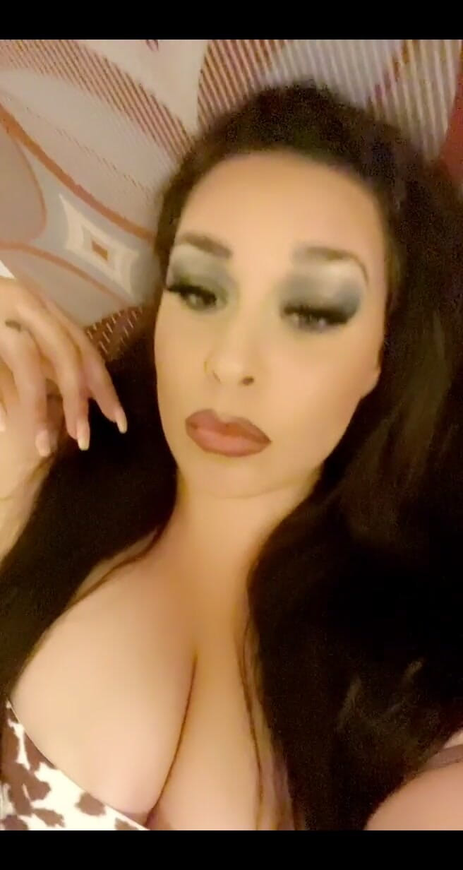 Anastasia Lux: Apenas cantando músicas