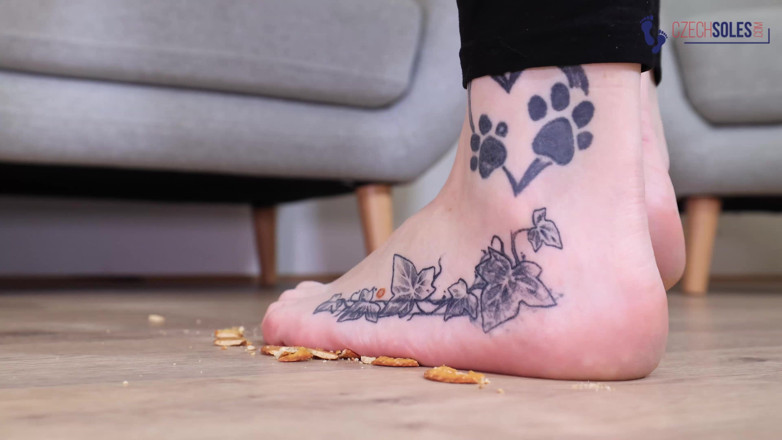 Czech Soles - foot fetish content: Pie esclavo novio de diosa hizo