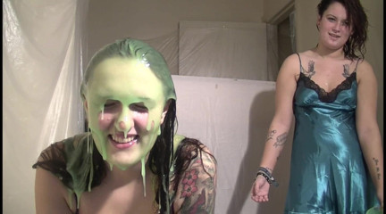 Gunked up girls: Nat despida