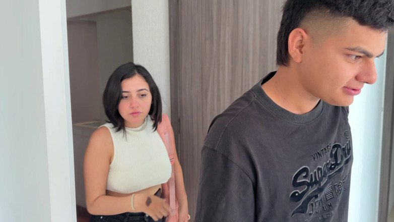 ManuelaAlvarez: Otel odasını Latin En İyi Arkadaşımla Paylaşıyorum Ve Onun Kocaman Poposuna...