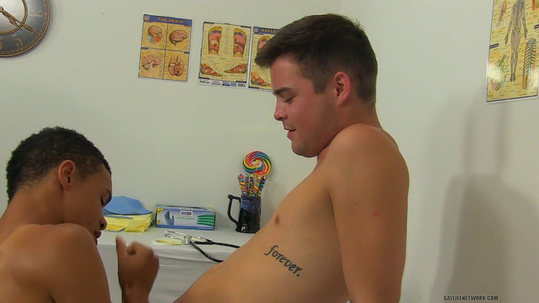 Lollipop Twinks: Gira la testa e tosse