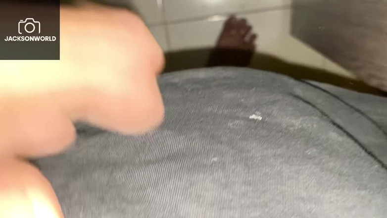 Jackson World: 더 이상 참을 수 없을 때까지 옷장 앞에서 자위하는 핫한 솔로 세션