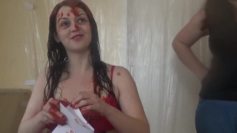 Gunked up girls: Emmy Záhadné kbelíky