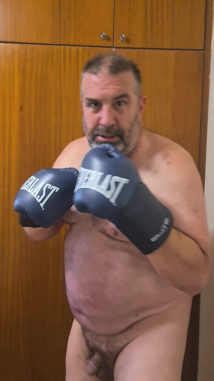 Punchbagplz: Silver Stepdaddy Boxer - POV Shadowboxing Naked