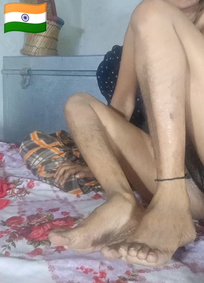 Mrandmrsvema22: デシガールのソロマスターベーション、アナルとアソコの指の接近、ヒンディー語