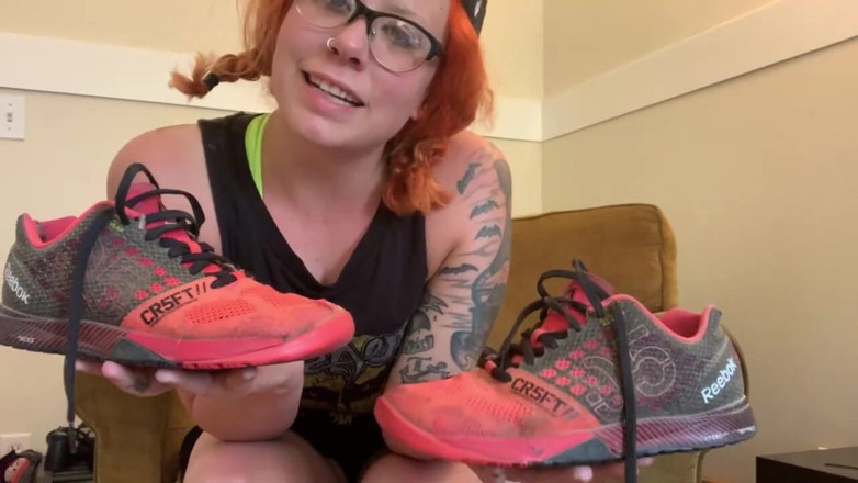 Deanna deadly: Mes chaussures de sport sales et usées