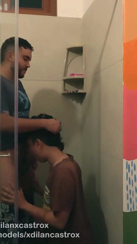 Nieuwsgierige hetero cruisende man neukt mijn kont zonder condoom en komt klaar in creampie
