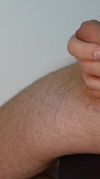 Precum berkrim dan pancutan mani besar-besaran - sudut pandangan dekat