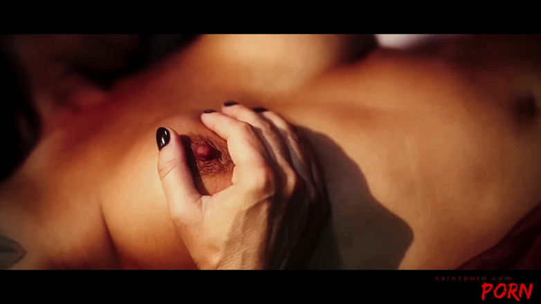 SaintPorn: Nygifta brudar gläder varandra på semester