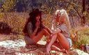 Lesbo Tube: Дві гарячі мілфи-лесбіянки займаються любов&amp;#039;ю в африканському лісі