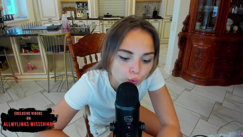 Asmr College Girl Licks Microphone (Misss Vikki) Asmr College Girl Licks Microphone (Misss Vikki)