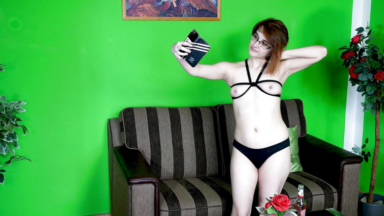 Peaches and Bananas: Prsatá bondage porno z Česka