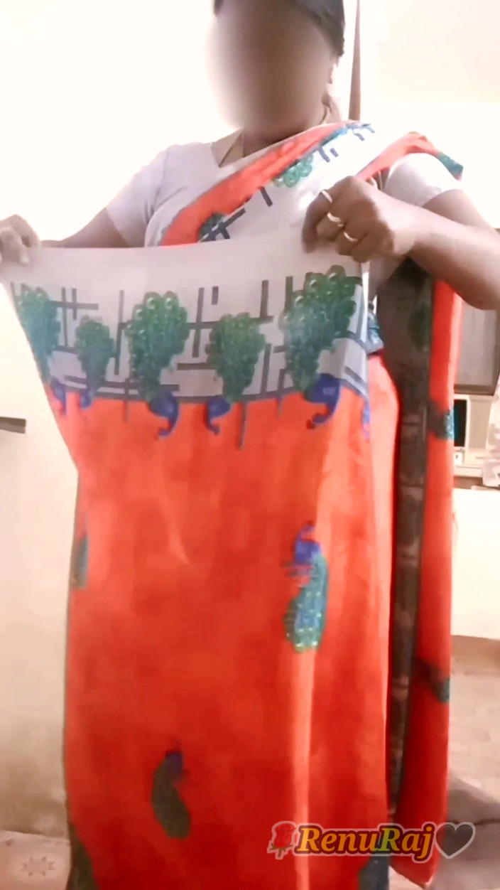 RenuRaj: Hintli hintli tamil iri güzel evli kadın latha çıplak vücut gösteriyor...