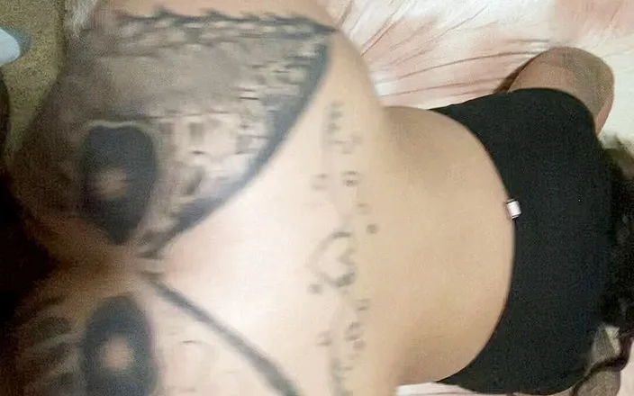 MzKiTTy91: Culona BIANCA CON CULO PERFETTO MILF COLPI INDIETRO