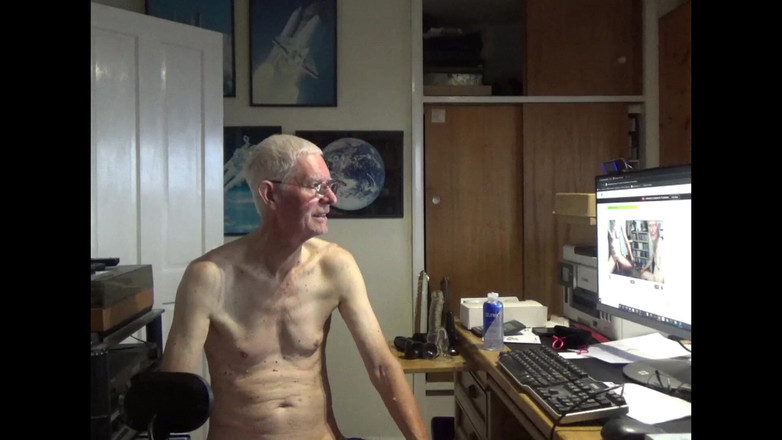 bigears: Mostra Punti Salienti Ma Plug, Peso Delle Palle E Sborrata