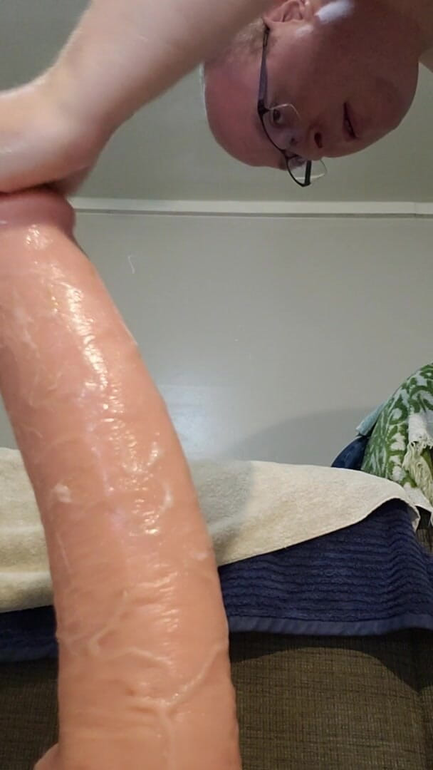 Charlieboy69: मेरी गांड चौड़ी करना नई विशाल 15 इंच का राजा लंड डिल्डो