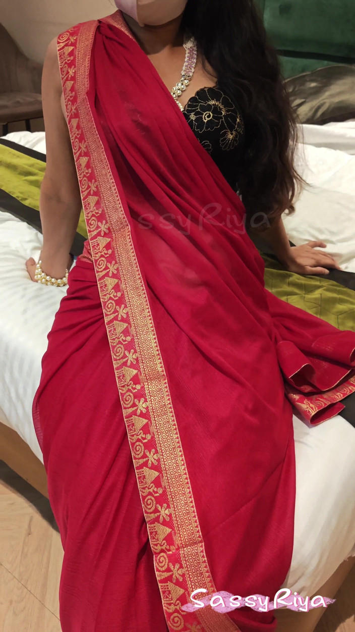 Sassy Riya: Sassy Riya Saare Close up Cleavage