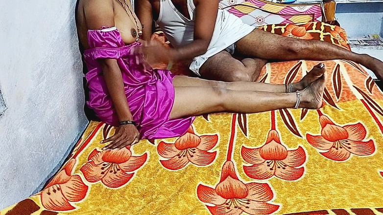 Desihotcouple: Indická sexy manželka Domácí lízání kundičky kouření Fuking