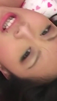 非常淫荡的亚洲女孩的阴户被英俊的男人狠操