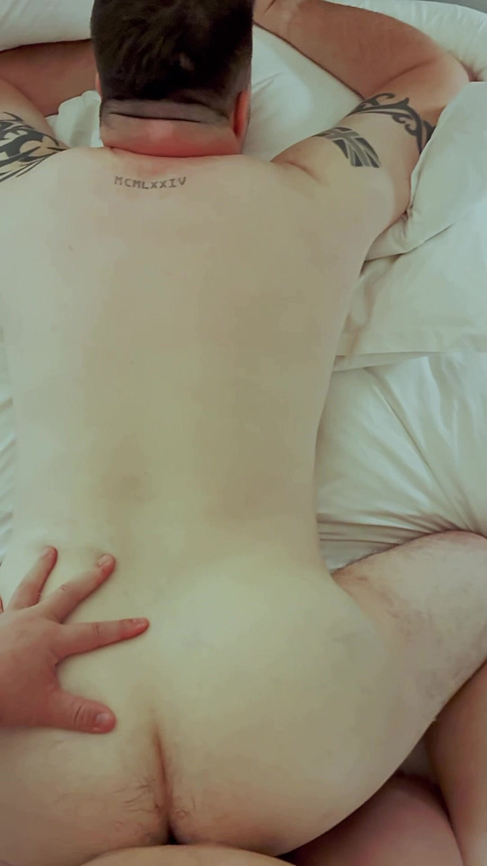 uktattooedchub74: Finger mein loch, fick mein loch