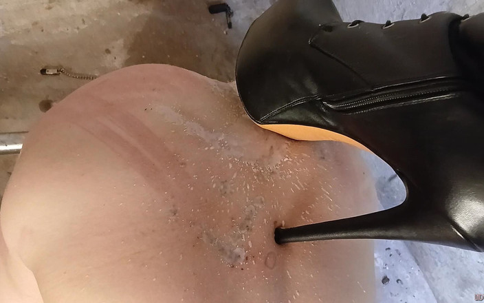 Domina Lady Vampira - SM Studio Femdom Empire: Esclava de mazmorra 2