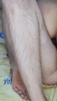Meine teenager-stiefschweine mit ihrem dicken fetten arsch will einen harten fick und reitet mich, bis ich komme