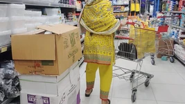 Indian Bhabhi Picked up From the Mall