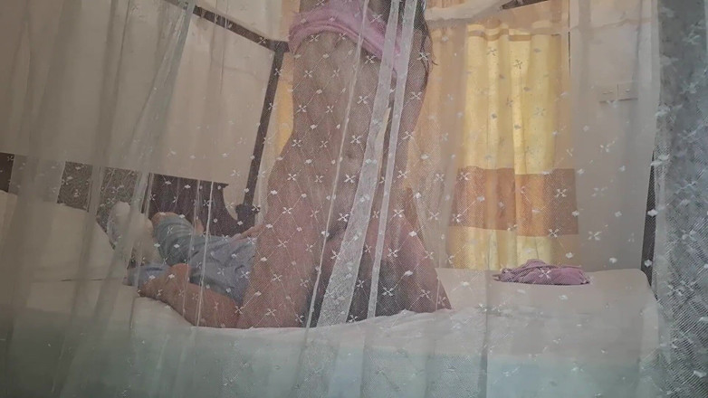 Karina_Doll: Siedzenie na twarzy turysty w Tajlandii i wielokrotne orgazmy