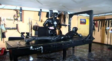 Fetish Desire: Bondage estremo per troia fetish in lattice