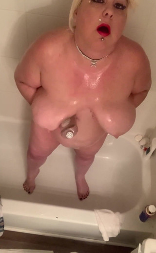 BlancaGirlBBW: 淋浴和精油为我的精液会议。