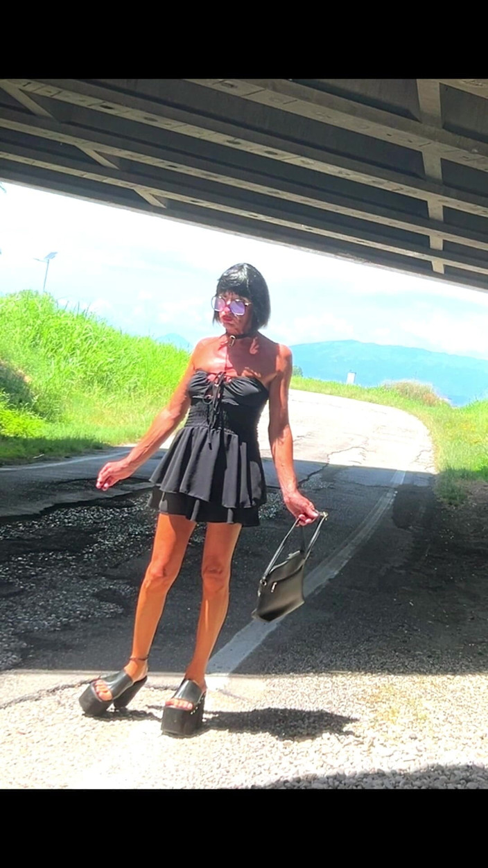 Andreina Naty: 다리 밑에서 흔들림