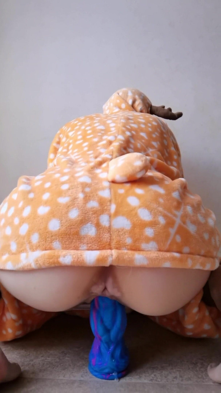 SweetWetElla: Horny big ass fawn craves a huge dragon cock. - SweetWetElla