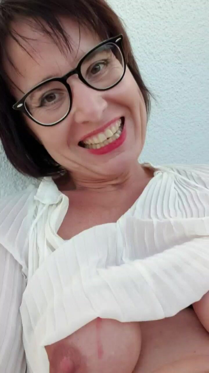 JulieEroticDress: Ángel blanco chorros al aire libre