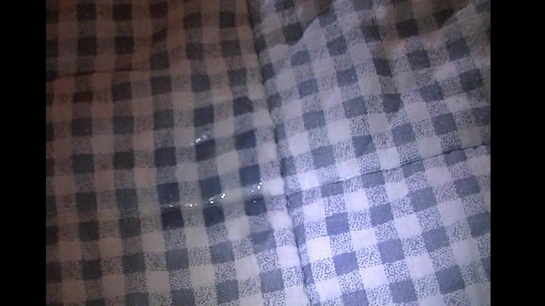 Mark Hannes: Masturbace s vibrátorem v posteli