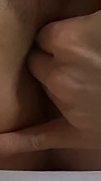 Femboy fodendo com um pau grande e bola de billar