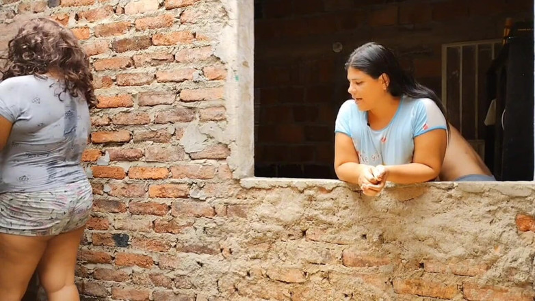 Adribella69: 아내가 세탁을 하는 동안 의붓딸의 엉덩이를 따먹는 음란한 계부.