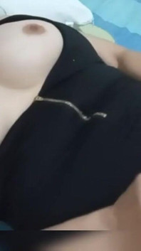 학생을 보면서 카메라를 들고 자위하는 교사