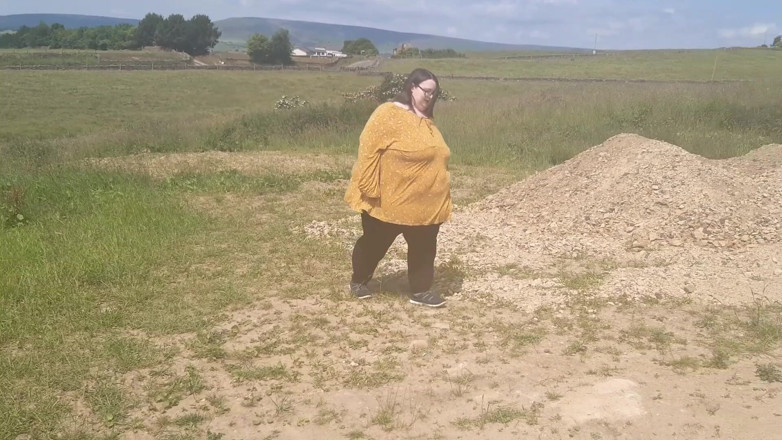 SSBBWLadyBrads: Making my fat body walk at a beauty spot