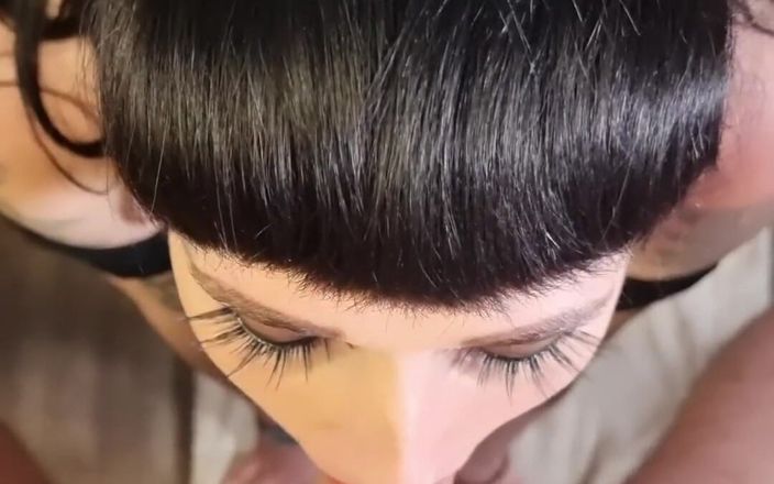 Darya Jane: Roztomilá gotická dívka se snaží hluboko do krku pulzující monstrózní...