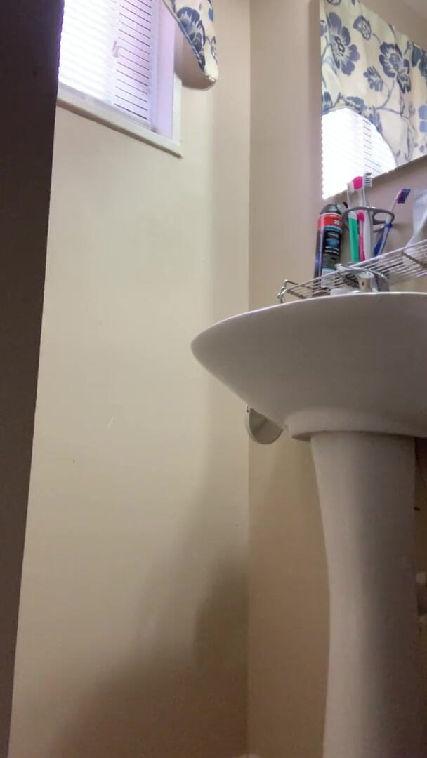 Drea xoxo: Regarde-moi me changer dans la salle de bain