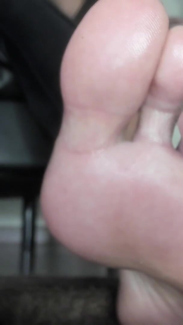 Feet lady: Wet Toes